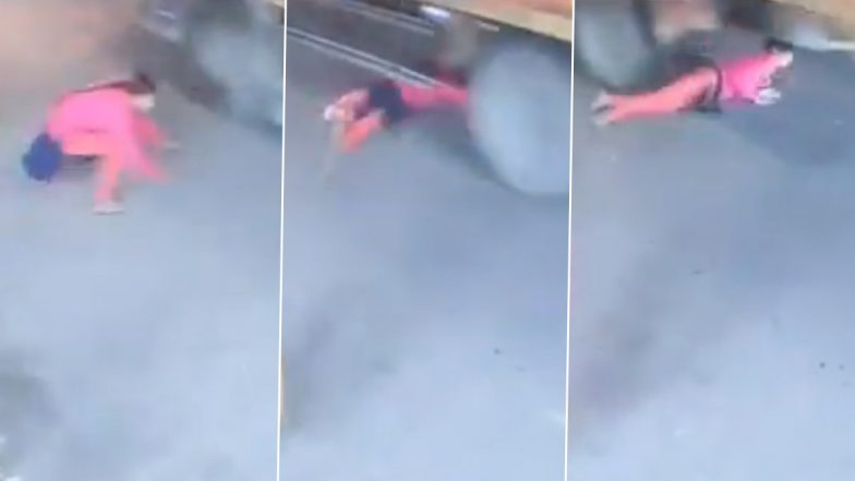 Hardoi Shocker: सड़क किनारे खड़ी युवती ने लगाई डंपर के सामने छलांग, हॉस्पिटल में इलाज के दौरान तोड़ा दम, हरदोई में सुसाइड का वीडियो आया सामने: VIDEO