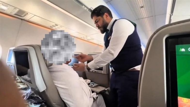 VIDEO: दिल जीत लिया! सऊदी एयरलाइंस के फ्लाइट अटेंडेंट ने बुजुर्ग यात्री को खिलाया खाना, सोशल मीडिया पर वायरल हुआ भावुक करने वाला पल