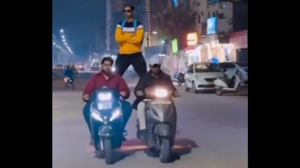 हैदराबाद में युवक ने किया अजय देवगन की फिल्म का खतरनाक स्टंट.