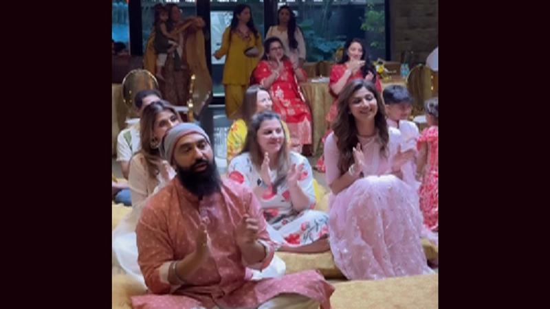 साईं बाबा की पवित्र कफनी और पादुका लेकर आईं शिल्पा शेट्टी, घर पर परिवार के साथ की पूजा