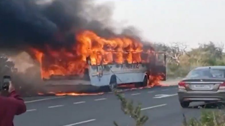 Nagpur Bus Fire: नागपुर उमरेड रोड पर चलती बस में लगी आग, समय रहते नीचे उतरने से बाल बाल बची यात्रियों की जान: VIDEO