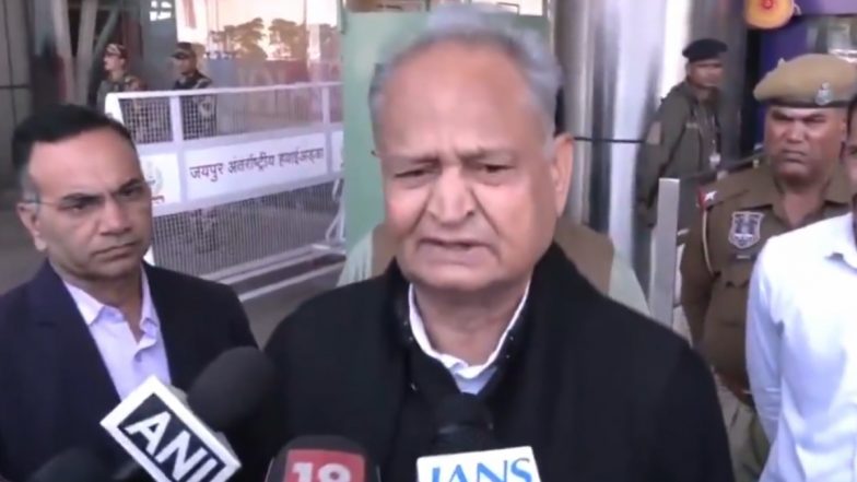 VIDEO: चुनाव आयोग दबाव में है, सरकार से मिला हुआ है, ये लोकतंत्र के लिए अच्छे संकेत नहीं है.. पूर्व सीएम अशोक गहलोत ने साधा निशाना