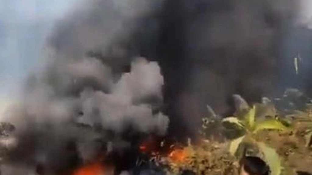 अमेरिका में बड़ा विमान हादसा, इंटरनेशनल एयरपोर्ट पर उड़ान भरते ही कार्गो प्लेन हुआ क्रैश; 4 की मौत और 11 घायल