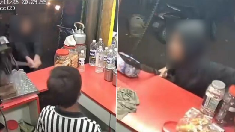 Pune Koyta Gang: सिगरेट के पैसे मांगने पर शॉप में कोयते से तोड़फोड़, पुणे के विमान नगर की घटना, परिसर में फैली दहशत: VIDEO