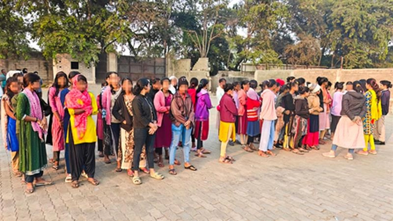 रायपुर से बचाए गए 120 बच्चे, बिना खाना दिए कराया जा रहा था काम, एनएचआरसी समेत कई टीमों ने मारा छापा