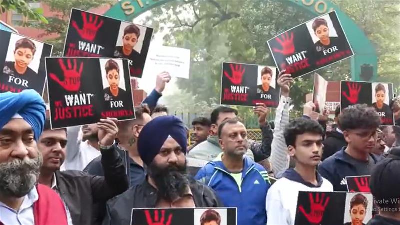स्कूल में कथित उत्पीड़न के दावे के बाद 16 वर्षीय छात्र ने की आत्महत्या, प्रिंसिपल सहित 4 स्टाफ सस्पेंड