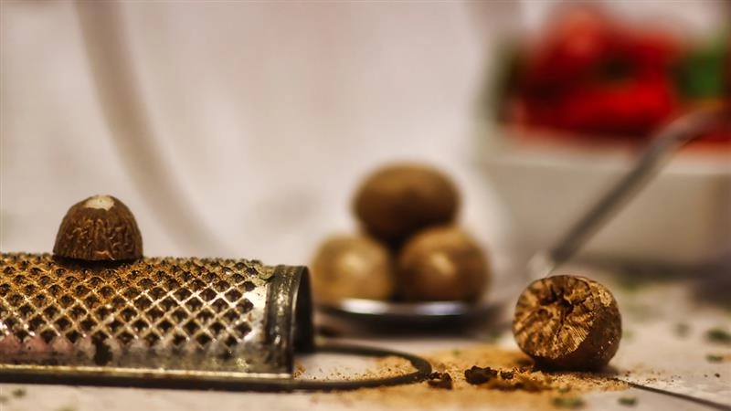 सिर्फ खाने का स्वाद नहीं, त्वचा की चमक को भी बढ़ाता है जायफल, जानें अनगिनत फायदे