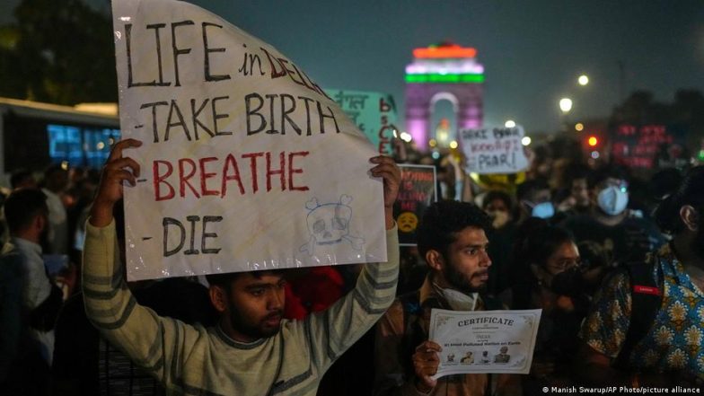 दिल्ली में प्रदूषण से त्रस्त जनता बोली, 