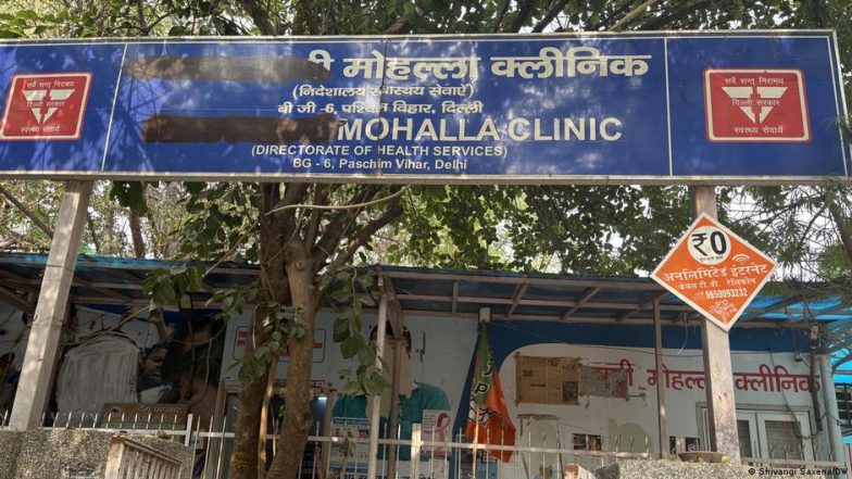 दिल्ली में मोहल्ला क्लीनिक बंद होने से हजारों नौकरियों पर खतरा
