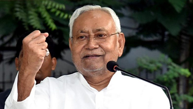 नीतीश कुमार और गडकरी ने बिहार के राज्यपाल आरिफ मोहम्मद खान को दी जन्मदिन की बधाई