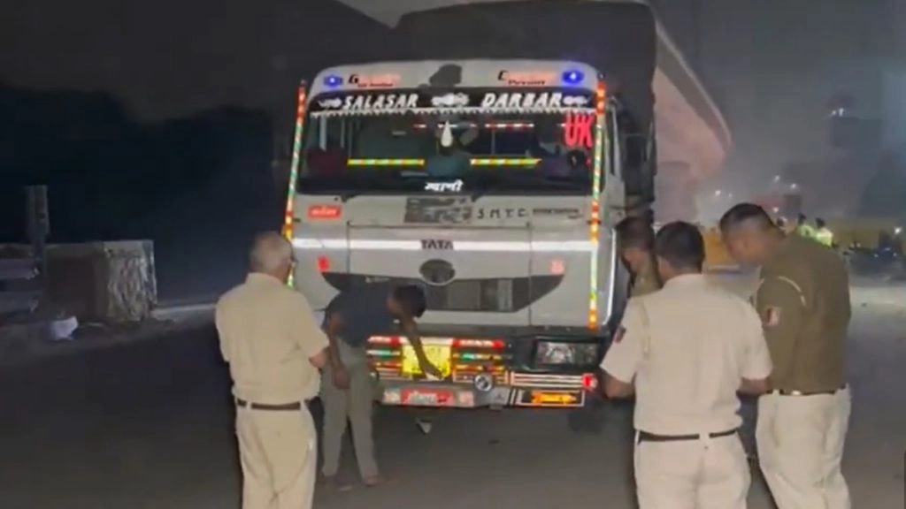 दिल्ली में बढ़ते वायु प्रदूषण को लेकर एक्शन में  सरकार, आज से BS-III और पुराने कमर्शियल वाहनों का राजधानी में इंट्री बैन