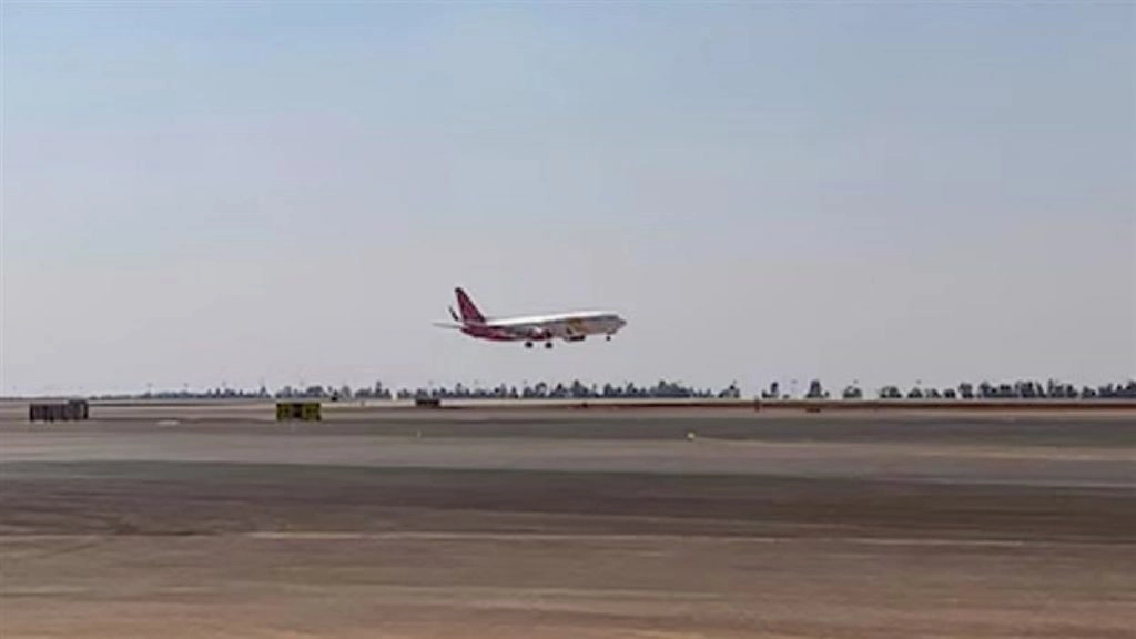 दिल्ली एयरपोर्ट पर टला बड़ा हादसा, गलत रनवे पर उतरा अफगान एयरलाइन का विमान