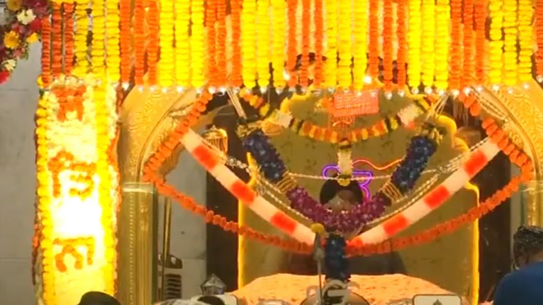 Guru Nanak Jayanti 2025: गुरु नानक जयंती पर मुंबई के गुरुद्वारा श्री दशमेश दरबार में उमड़े श्रद्धालु, टेका मत्था; देखें VIDEO