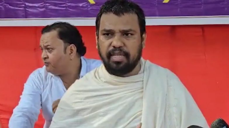 Dadar Kabutarkhana Row: जैन संत निलेशचंद्र विजय ने आज़ाद मैदान में भूख हड़ताल पर बैठे, दादर कबूतरखाना फिर से खोलने की मांग; VIDEO