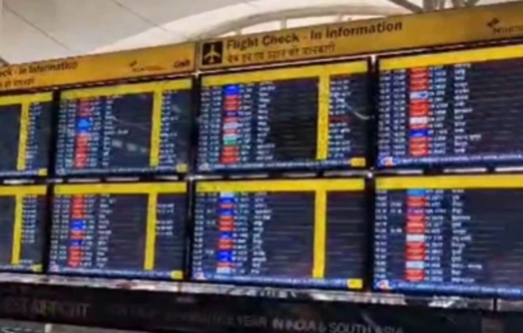 दिल्ली एयरपोर्ट पर बड़ी तकनीकी खामी से हड़कंप