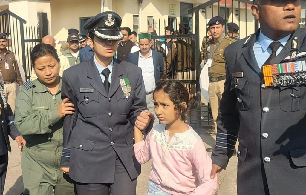 कौन हैं Wing Commander Afshan?