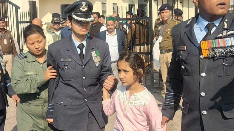 कौन हैं Wing Commander Afshan? दुबई एयर शो हादसे में शहीद हुए पति के अंतिम संस्कार में फूट-फूटकर रोईं, भावुक कर देने वाला VIDEO वायरल