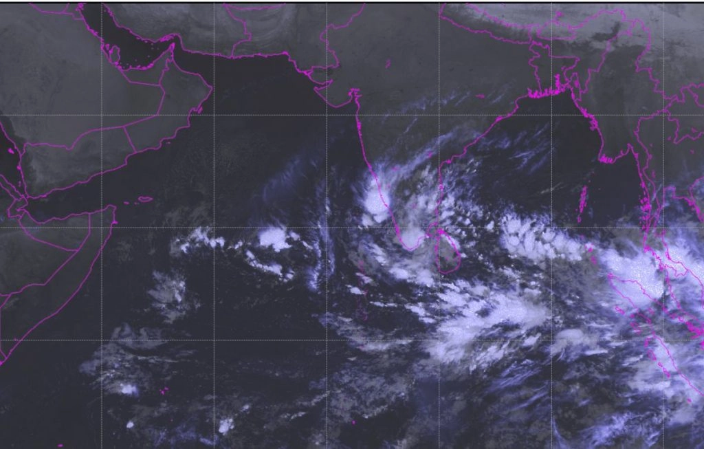 मुंबई में साइक्लोन 'सेन्यार' की दस्तक, 2 दिन हल्की बारिश के आसार
