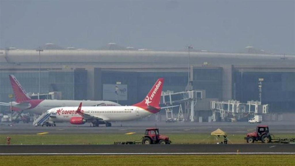 दिल्ली ATC सिस्टम फेल; मुंबई एयरपोर्ट ने जारी की एडवाइजरी