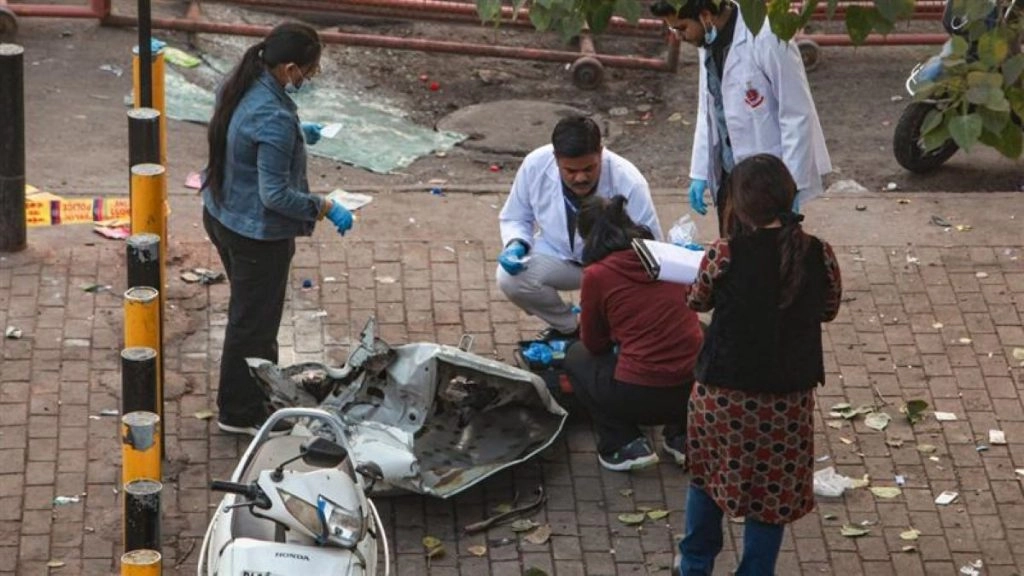 Delhi Blast: लोगों के फेफड़ों और पेट तक को चीर गया धमाका