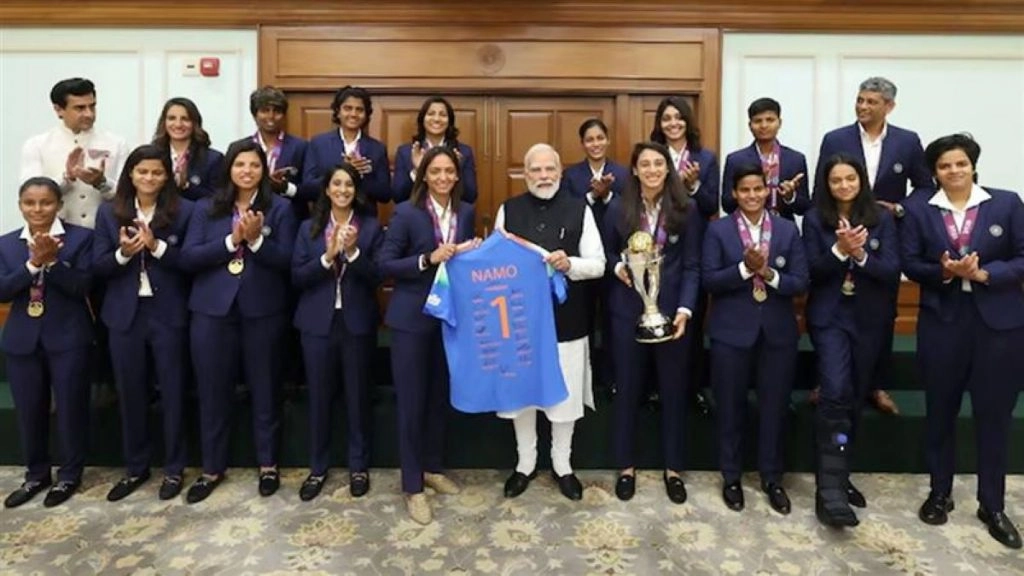 पीएम मोदी ने दीप्ति से पूछा भगवान हनुमान के टैटू का राज, ऑलराउंडर बोलीं- मुझे खुद से ज्यादा उन पर विश्वास