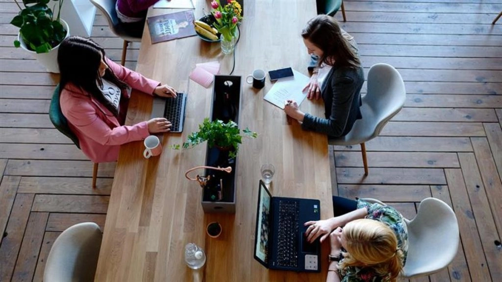 यूपी में नाइट शिफ्ट करने पर महिलाओं को मिलेगी डबल सैलरी