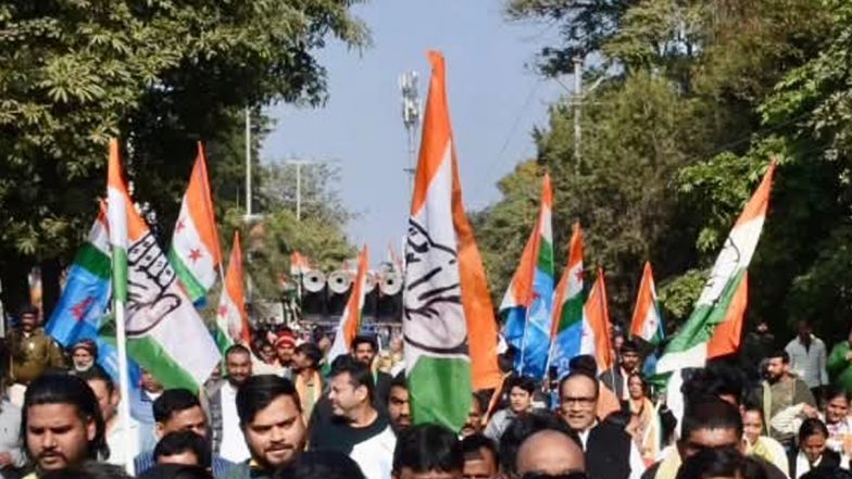 BMC Elections 2026: कांग्रेस का UBT से टूटा रिश्ता, उद्धव ठाकरे का राज के साथ जाने के फैसले पर पार्टी का अकेले बीएमसी चुनाव लड़ने का  ऐलान!
