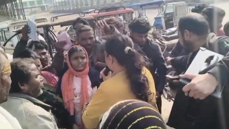 Chhattarpur: खाद की लाइन में लगी युवती ने मांगा टोकन, नायब महिला तहसीलदार ने गुस्से में लगा दिया थप्पड़, छतरपुर में अधिकारी की दबंगई: VIDEO