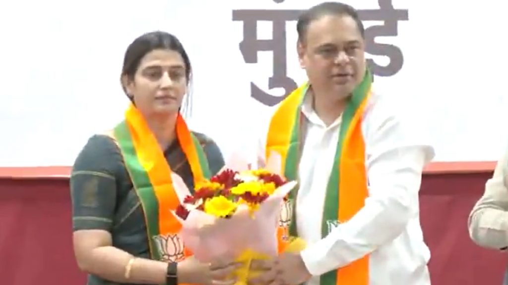 BMC चुनाव से ठीक पहले शिवसेना (UBT) को बड़ा झटका लगा है.