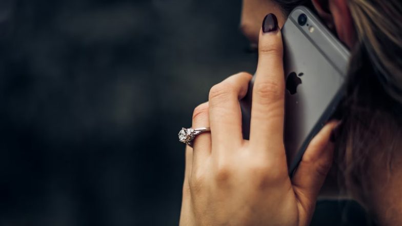 Mobile Recharge Price Hike: अब फोन पर बात करना होगा और भी महंगा? जून में मोबाइल टैरिफ में हो सकती हैं 15% की बढ़ोतरी, जानिए कितना बढ़ेगा बोझ
