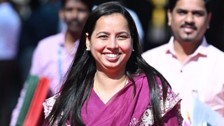 Ladki Bahin Yojana: लाडकी बहन योजना में गड़बड़ी पर मंत्री अदिति तटकरे की चेतावनी, अवैध लाभ उठाने वाले पुरुषों और कर्मचारियों से वसूले जाएंगे पैसे