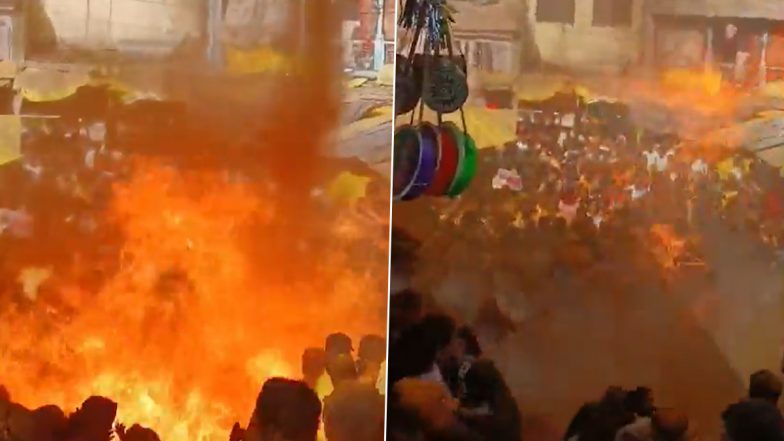 Jejuri Temple Fire: पुणे में स्थानीय निकाय चुनाव जीत के जश्न के दौरान जेजुरी मंदिर परिसर में लगी आग, कई घायल, नव-निर्वाचित नगरसेवक भी शामिल; VIDEO