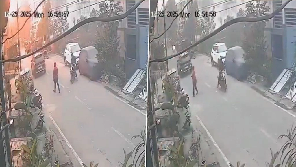 उत्तर प्रदेश के मुजफ्फरनगर में सोसाइटी में सिलेंडर के ब्लास्ट होने से तीन लोगों की मौत हो गई.