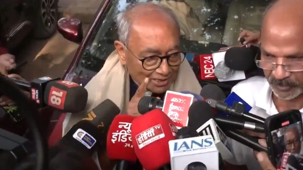 दिग्विजय सिंह की तारीफ़ वाले ट्वीट पर बवाल के बीच सफाई, कहा- 'गलतफहमी हुई, मैं RSS और PM मोदी का घोर विरोधी था, हूं और रहूंगा