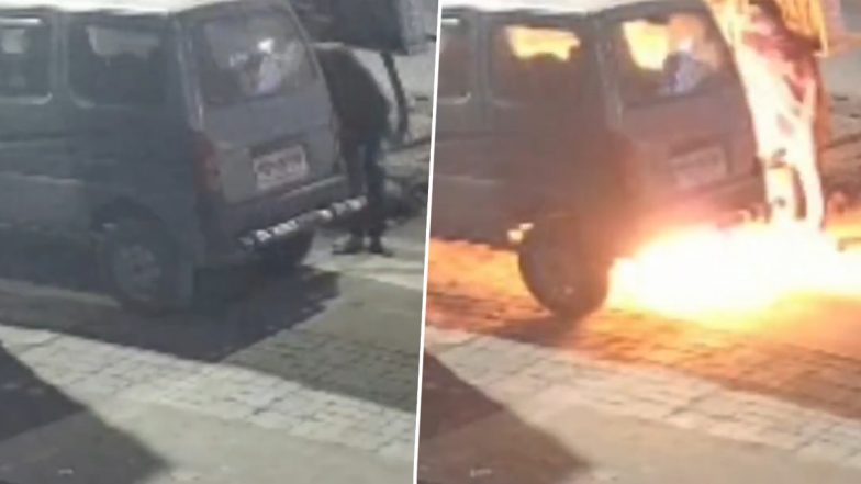 VIDEO: घर के सामने खड़ी कार में लगाईं युवक ने आग, घटना के बाद आरोपी हुआ फरार, उज्जैन की घटना से परिसर में खलबली