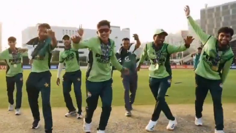 PAK&nbsp;U19 Team Dance&nbsp;On Dhurandhar&nbsp;Song:&nbsp;पाकिस्तान अंडर-19 टीम ने दुबई में &lsquo;FA9LA&rsquo; पर किया धमाकेदार डांस,&nbsp;एशिया कप जीत के जश्न&nbsp;का वीडियो&nbsp;वायरल