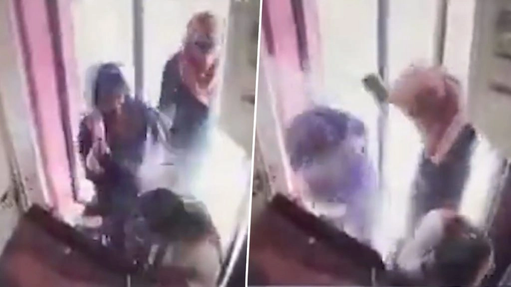 छत्तीसगढ़ के जांजगीर-चांपा जिले के अकलतरा शहर में दिनदहाड़े लूट की सनसनीखेज घटना सामने आई है.