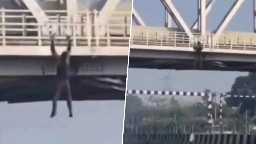 हापुड़ में ब्रिज से लटककर युवक कर रहा है जानलेवा स्टंट.