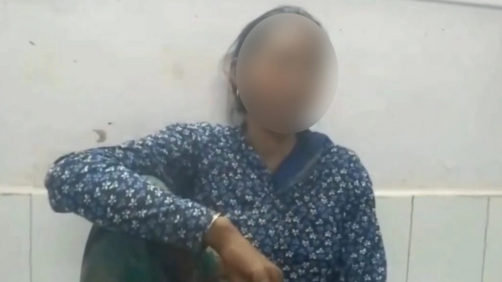 औरैया जिले में गोलगप्पे खाते समय महिला का जबड़ा खिसका.