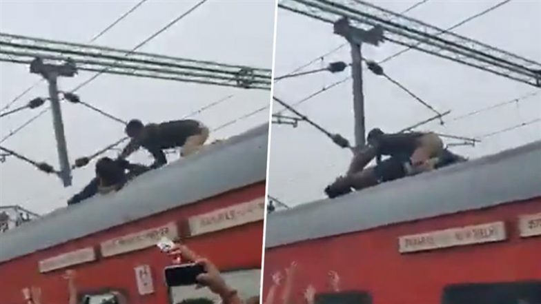 Viral Video: प्रतापगढ़ में चलती काशी विश्वनाथ एक्सप्रेस ट्रेन की छत पर चढ़ा युवक, RPF ने बचाया