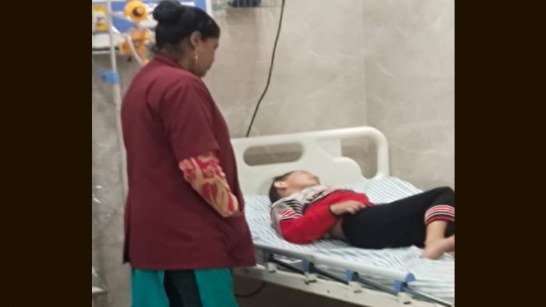 Gorakhpur Shocker: सेल्फी लेने में बिजी थी मां और मौसी, तीसरे फ्लोर से गिरा बच्चा, हाथ पैर टूटे, परिजनों संग फिल्म देखने पहुंचा था गोरखपुर के मॉल