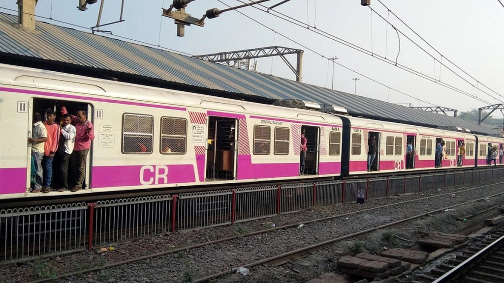 मुंबईवासियों को बड़ी राहत! भारतीय रेलवे का बढ़ा किराया, लेकिन लोकल ट्रेन के किराए में नहीं होगी बढ़ोतरी