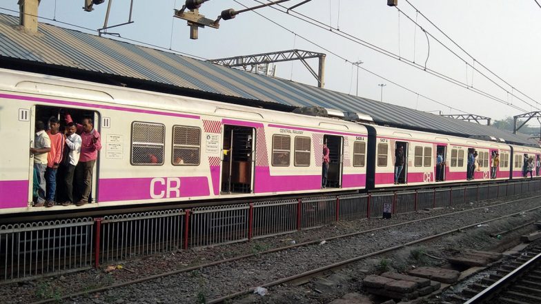 Navi Mumbai Shocker: चलती लोकल से छात्रा को दिया धक्का, नवी मुंबई के खांदेश्वर स्टेशन की घटना, महिला कोच में चढ़े शख्स को पुलिस ने किया गिरफ्तार
