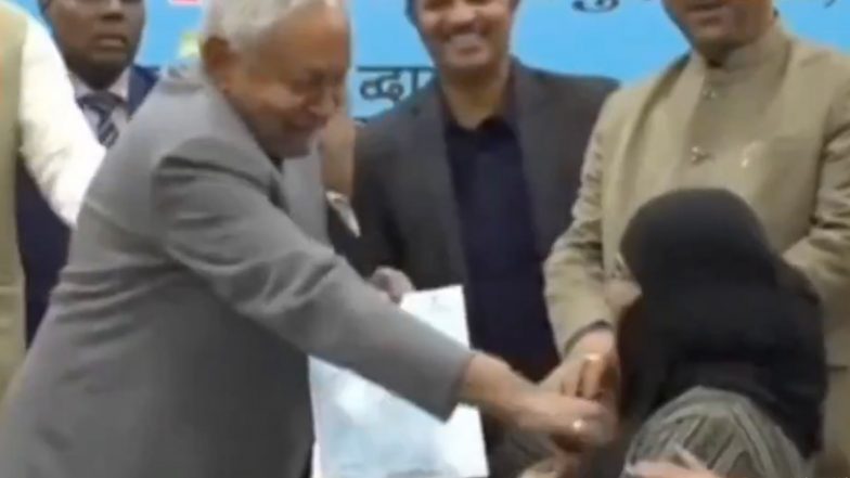 Nitish Kumar: बिहार के सीएम नीतीश कुमार के खिलाफ केस? महिला डॉक्टर का हिजाब खींचने का आरोप, व्यवहार को लेकर विपक्ष भी भड़का; VIDEO