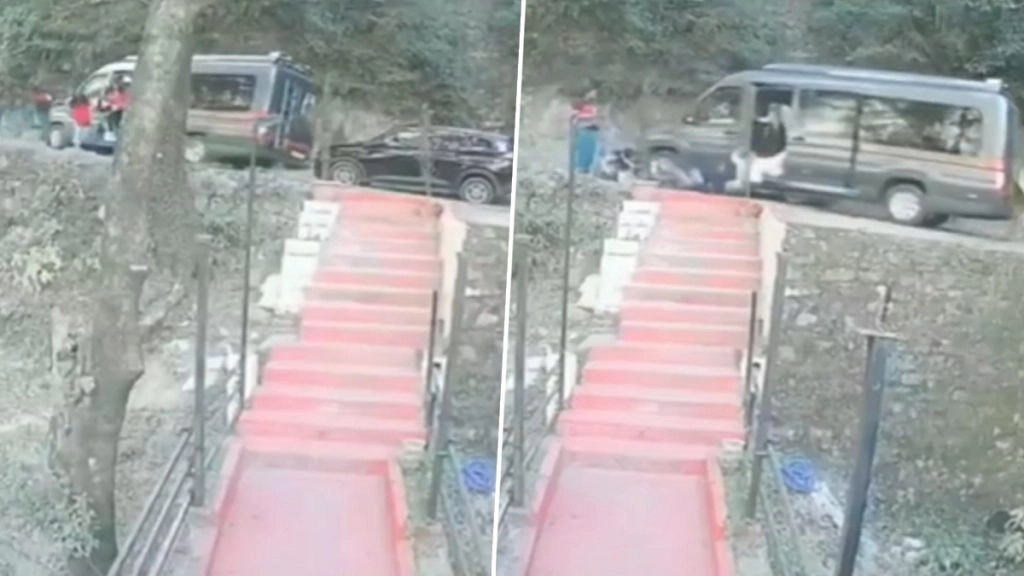 हिमाचल प्रदेश के डलहौजी में एक सड़क की ढलान पर एक टूरिस्ट गाड़ी अचानक तेज रफ्तार से खाई में गिरने लगी.