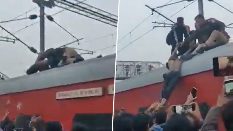 UP: प्रतापगढ़ रेलवे स्टेशन पर काशी विश्वनाथ एक्सप्रेस की छत पर चढ़ा युवक, RPF की कोशिश के चलते बची जान; देखें VIDEO