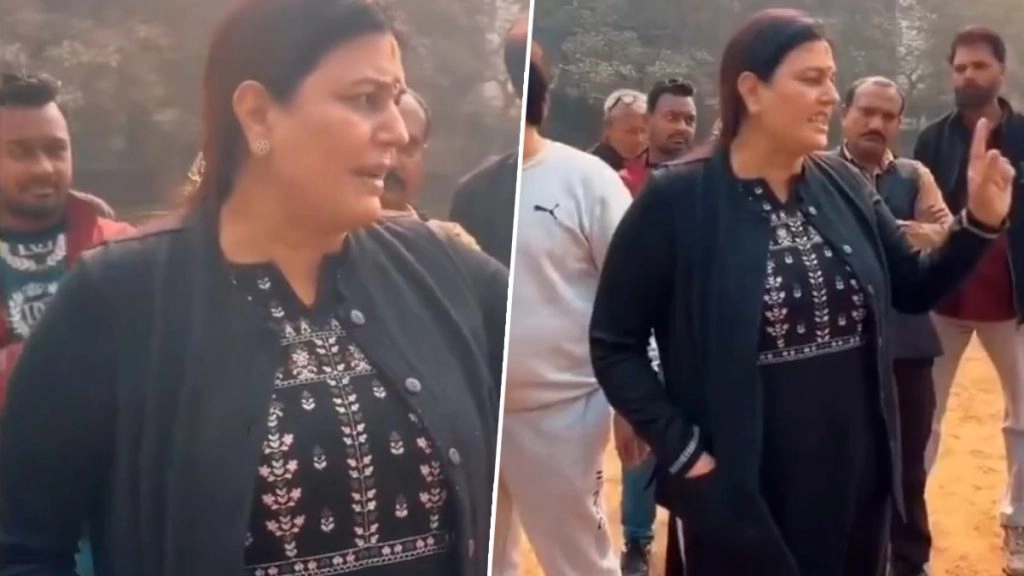 दिल्ली में अफ्रीकी फुटबॉल कोच को हिंदी नहीं आने पर बीजेपी पार्षद रेनू चौधरी ने पार्क में सरेआम धमकाया; वीडियो वायरल होने पर लोगों का विरोध!