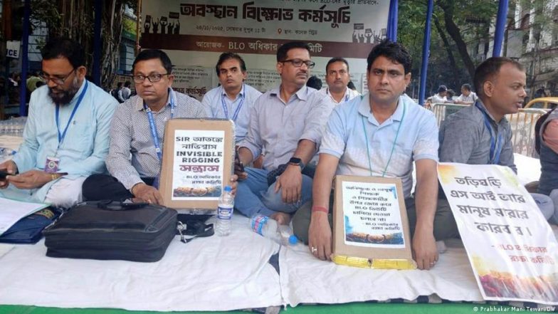 पश्चिम बंगालः एसआईआर से क्यों परेशान हैं बीएलओ!