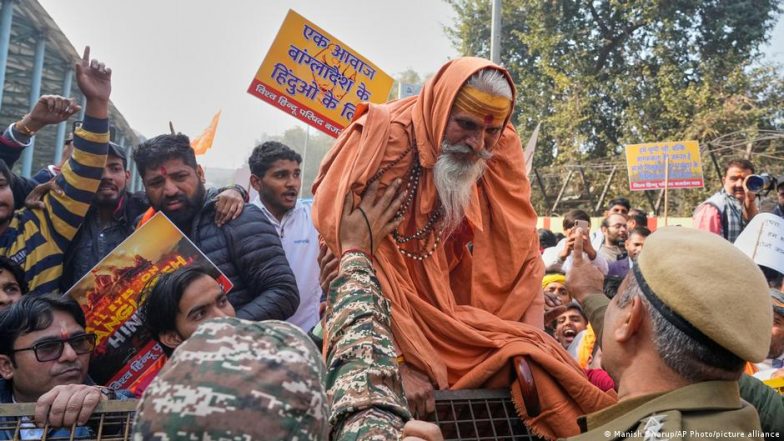बांग्लादेश में हिंदू युवक की लिंचिंग के खिलाफ राजधानी दिल्ली में प्रदर्शन