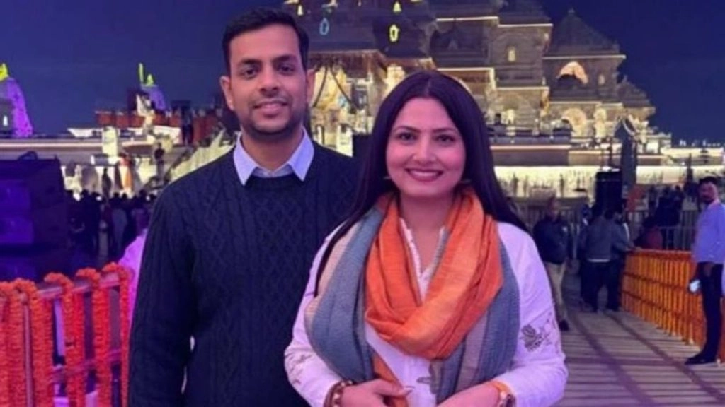 फेमस न्यूज एंकर चित्रा त्रिपाठी के रिश्तेदार होने का दावा कर शख्स लड़कियों को दे रहा शादी का झांसा